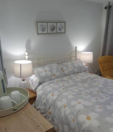 1 Bedroom Guest Suite Near City Centre. غلوستير المظهر الخارجي الصورة