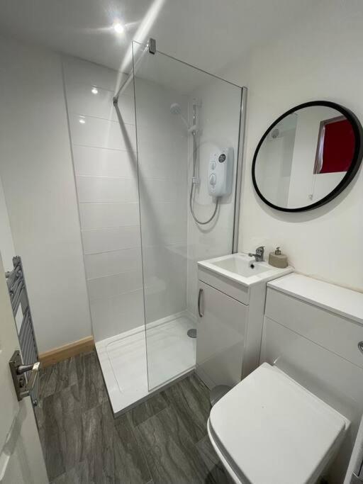 1 Bedroom Guest Suite Near City Centre. غلوستير المظهر الخارجي الصورة
